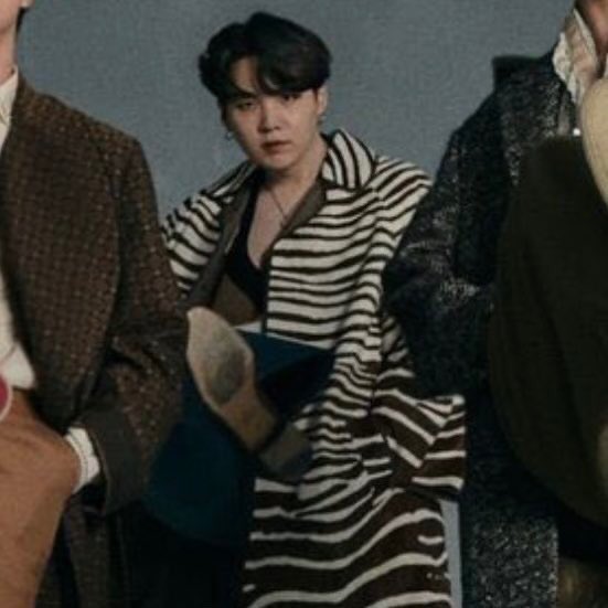 yoongisarchive's tweet photo. imagine being this hot https://t.co/s4WzVzNneF