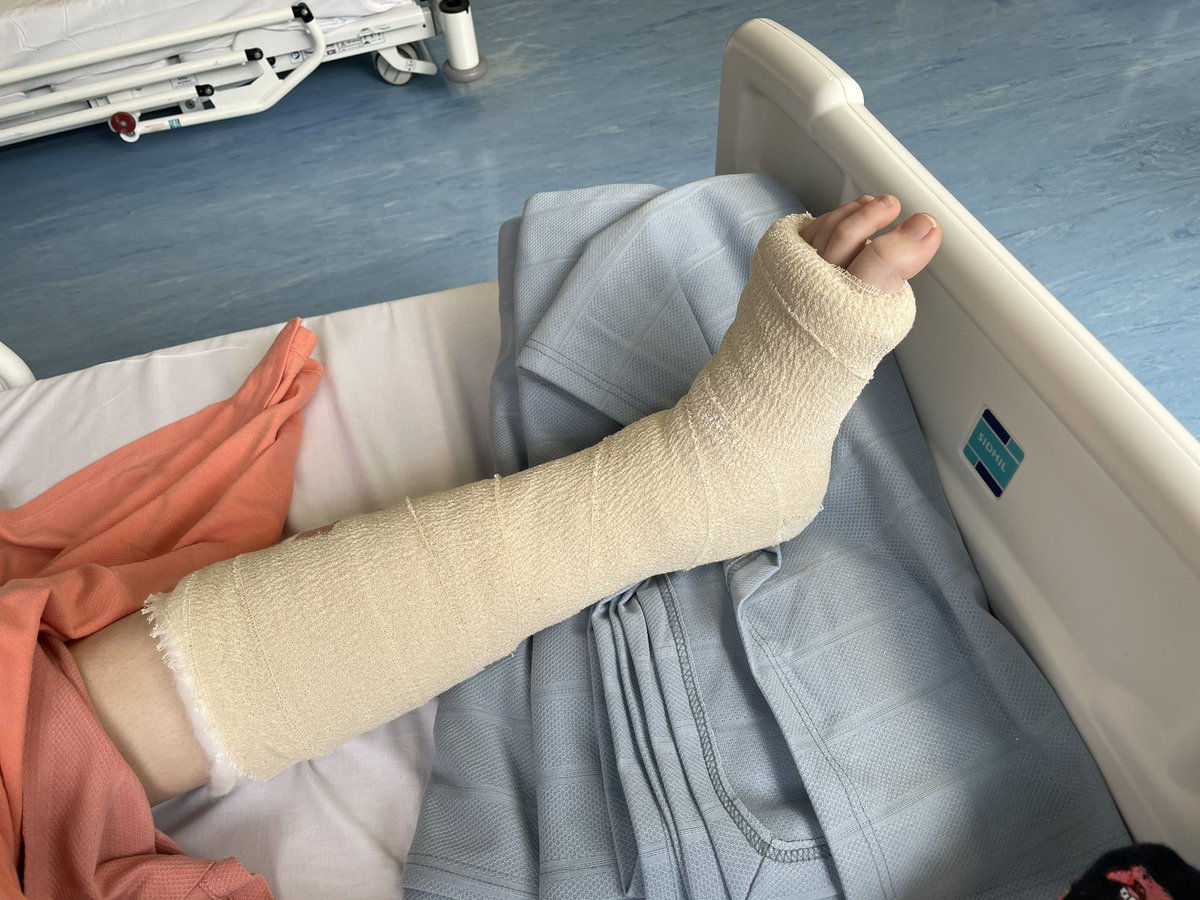 MLD1973's tweet photo. All done - thanks for the well wishes. On the road to recovery now ๐๐ป๐ค๐ป Already asked to stand up to try it out ๐๐๐ #ThisGirlDoes #Keepers #LittlestGremlin #Proud https://t.co/XOBT55SFFB