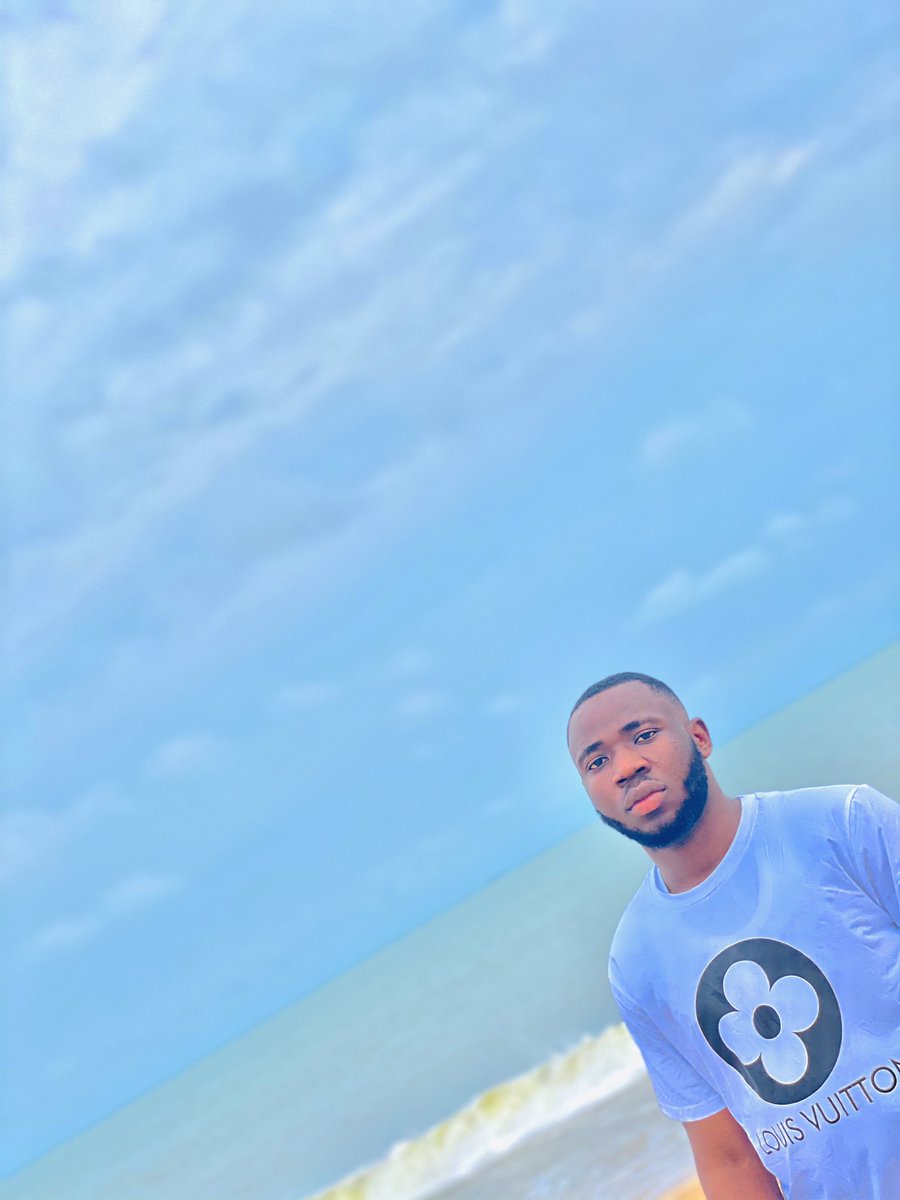 mallamfaiz's tweet photo. High tides and good vibes ✨ getting my dose of vitamin-SEA 😍

My babe said I look like HUSHPUPPI https://t.co/pY5xl1j4G4