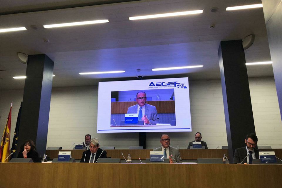 empleo_SEPE's tweet photo. Jornada "La Formación Profesional para el Empleo, Clave para el Futuro de la Economía Española" #FormaciónProfesional https://t.co/VW3e8dMiC2 https://t.co/qBF92icsZ8