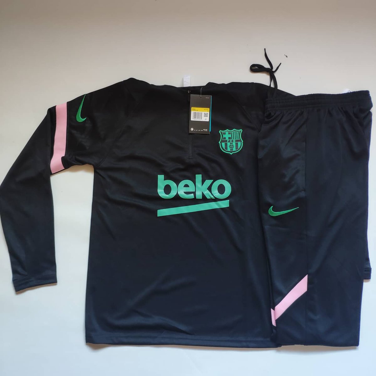 Alias4_'s tweet photo. Para todos los que os guste el fútbol, tengo un pequeño negocio de chándal de fútbol. Cuento con varios modelos y tallas, os dejo el enlace de la nueva cuenta de Instagram.
https://t.co/cSLxjJiH3o Aunque no compréis RT y MG para mayor difusión, me ayudaría demasiado. Ejemplo https://t.co/T1zlck8Hbv