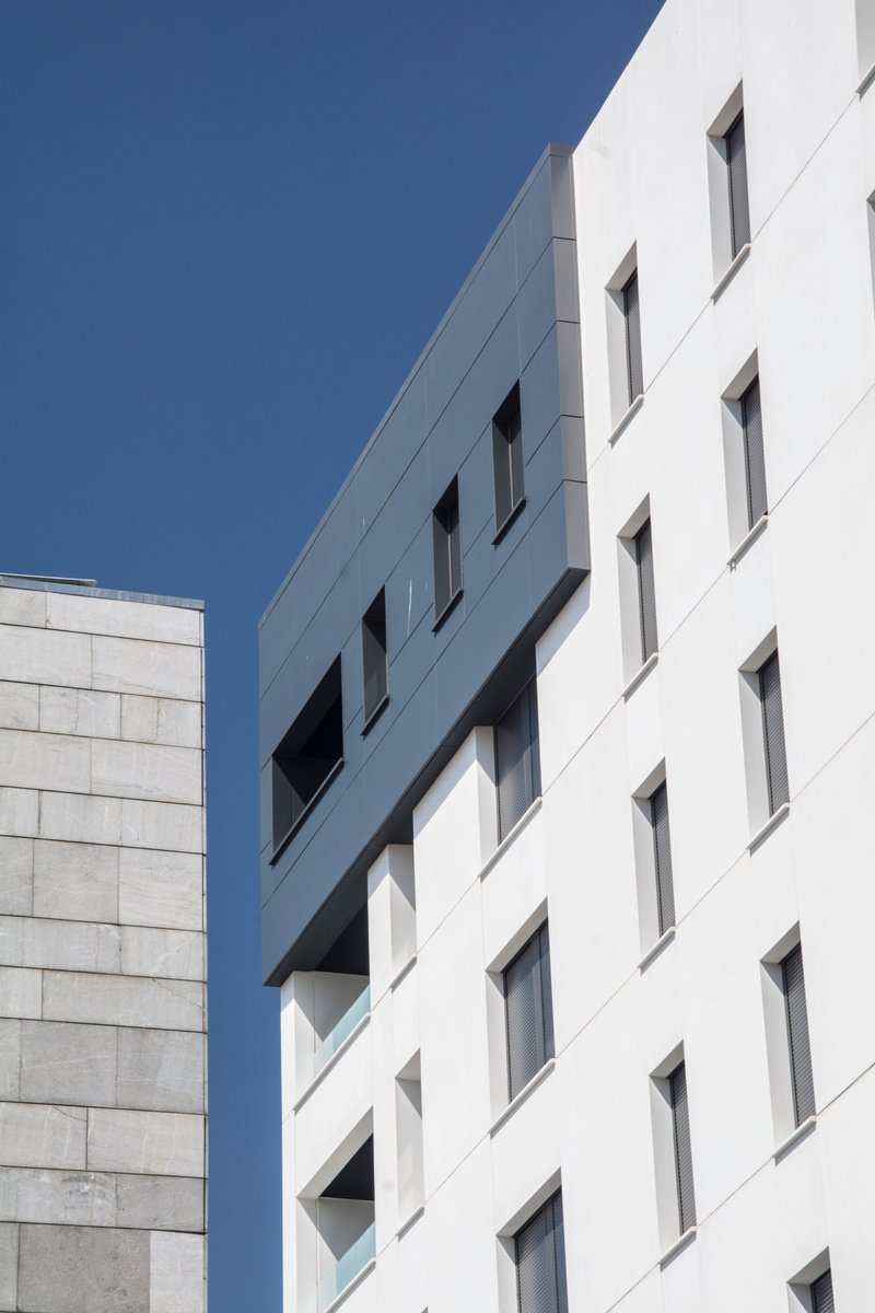 hd_materialsES's tweet photo. Nuestros materiales dan forma a proyectos innovadores y sostenibles como Residencial El Carmen, de HCP Arquitectos #Málaga. Su fachada #descontaminante GRC de cemento fotocatalítico #iactive TECNO reduce la contaminación y mejora la #eficienciaenergética https://t.co/aAG8BbrdYL https://t.co/5GpTkJzfKt