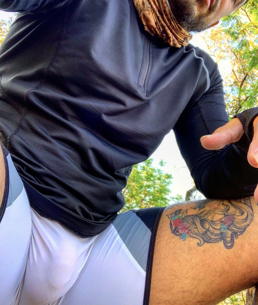 yoshyto3's tweet photo. Running in singlet #singletspandex #spandexmen #lycragay #bulgeinspandex #bulgeman https://t.co/yOLY9Bnb2G