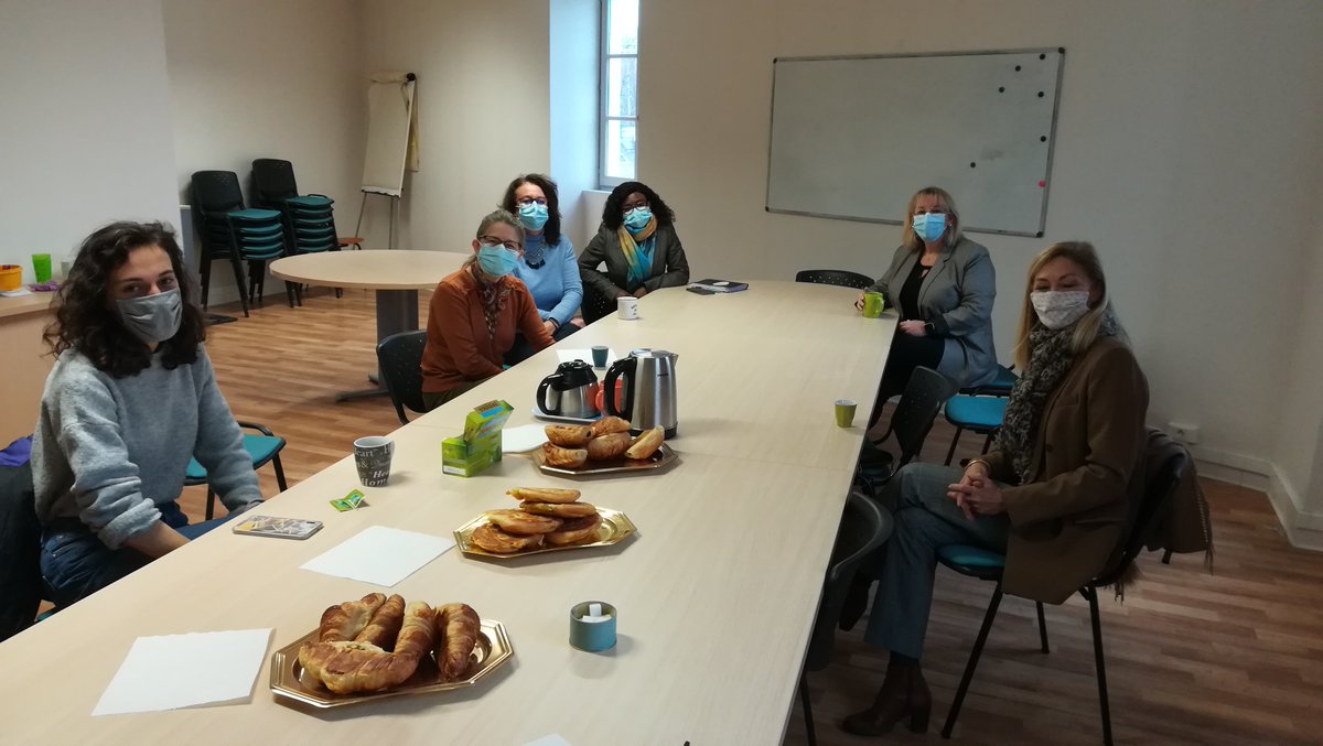 AIDOM10's tweet photo. Aujourd'hui, nous accueillons Annaëlle, dans le cadre de sa formation TISF en apprentissage (avec @CEFRASformation), qui sera avec nous jusqu'en juin 2022. https://t.co/dUouSr1J9O