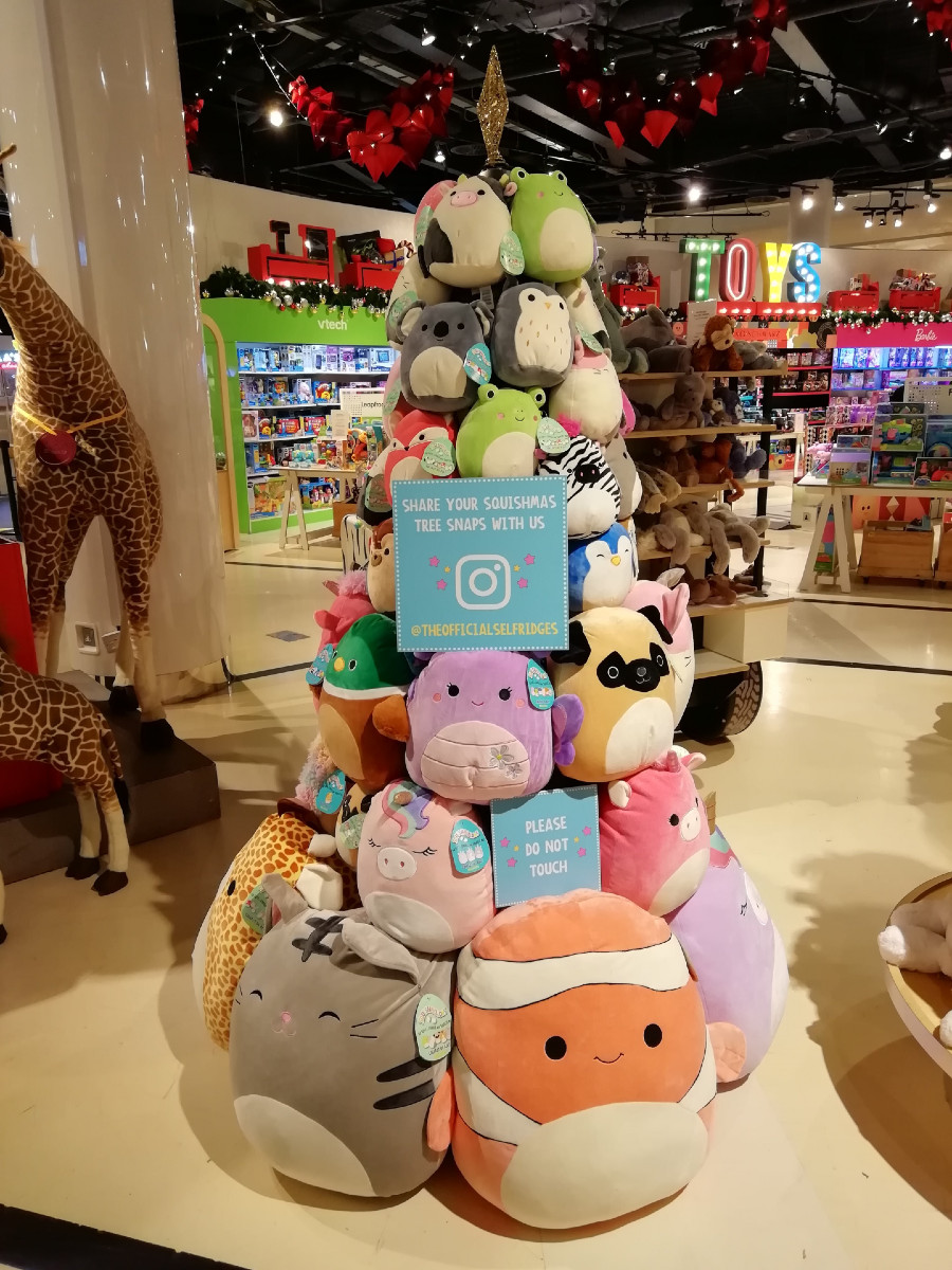 SplashDisplay's tweet photo. Stunning @SquishmallowsUK toys Squishmas tree for @Jazwares displays in @Selfridges. 6ft tree full of huggable, plush toys. We produced and installed the displays across 3 sites.
#squishmallowsquad
#squishmas
#christmasdisplays
#christmas
#splashdisplay
#selfridgeschristmas https://t.co/VyUtEftCt8