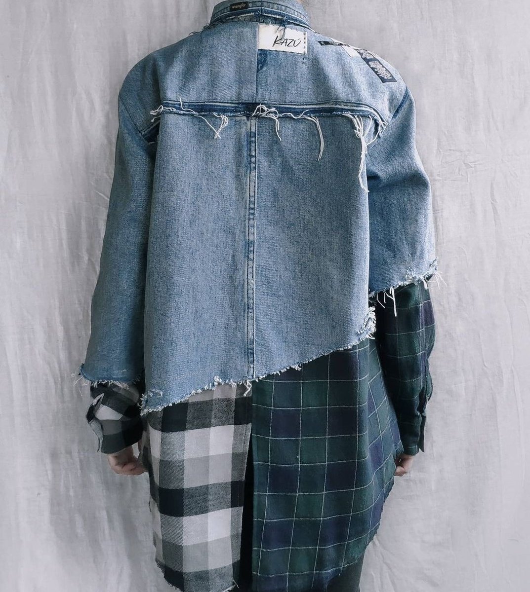 koostyleuk's tweet photo. 💫💫MONDAY #FASHIONINSPIRATION 💫💫Starting the week with this piece by kazu cl 👏🏼👏🏼👏🏼

Inspiring us to continue the duty of #recycling old &amp; damaged garments ♻️How amazing does this mash up look?

#upcycling #ReduceReuseRecycle #recycle #recycledfashion #upcycle #reduce https://t.co/H5NfjXdRiO