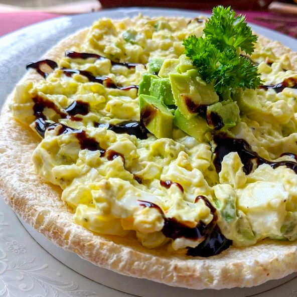 BroghiePoppers's tweet photo. Starting off the week strong 💪🍳😋 @minievanou made a delicious egg &amp; avocado salad! Give it a try today 😅 https://t.co/Ghg0AvndIN