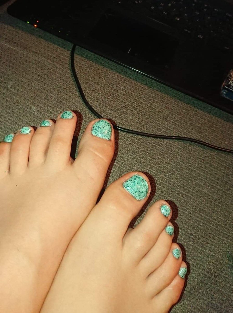 PicsbyNadia's tweet photo. Hi I'm Nadia and i would love to show you my feet. Let's talk tell me what you want to see 😉 And here's a little pic for encouragement 💋 #feetlover #feetvorship #feetbuyers #feetfetishnation #feet #feetman #sockedfeet #socksfetishnation https://t.co/io4VxB5XXf