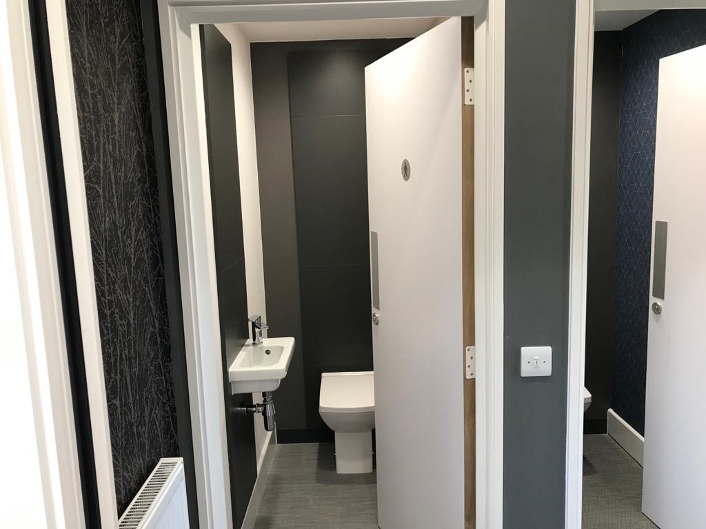 AndertonGables's tweet photo. Ropewalk really coming together with fixed furniture going in. An extension has been built to create an additional boardroom as well as creating a dedicated IT server room.  

#fitout #officespace #construction https://t.co/yjv8tZ0w4C