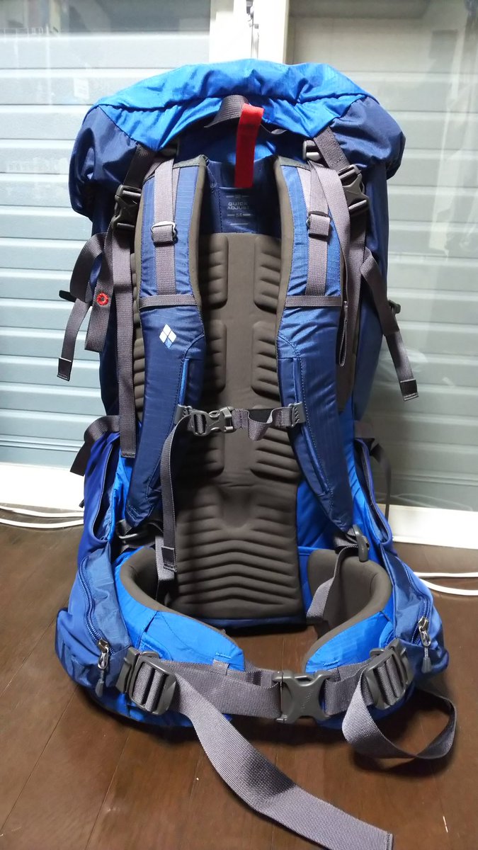 ta2927_akira's tweet photo. 出張のリュックを安物から、mont-bellさんのトレッキングバック(80L)を買いました。
26000(税抜)だったけど、安いのを壊れるたびに買い換えてる考えたら安いと思うし、肩、腰、背中のフィット感良くて、いつも同じ量入れてるけど軽く感じる!!
#montbell #トレッキングバック #80L https://t.co/wxcIf5mKVV