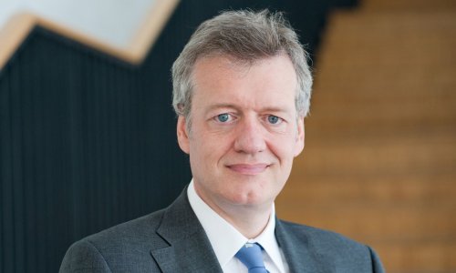 EuropHospital_D's tweet photo. „In Deutschland geht der #Datenschutz im Zweifel vor Gesundheits- und Lebensschutz“, empört sich Prof. Dr. Ferdinand M. Gerlach von der @goetheuni. @MEDICATradeFair #virtualMedica #eAkte #DigitaleMedizin https://t.co/dSz3ZQtqU3 https://t.co/iM1Ssb3cJq