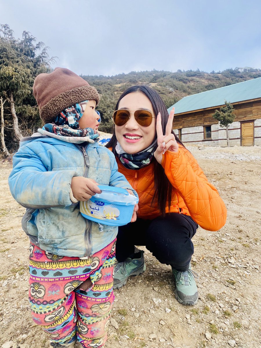 PamParamita's tweet photo. Namche 🗻✨ https://t.co/acvVakBPA9