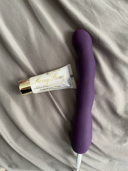 Nicky Notits’s pics and videos