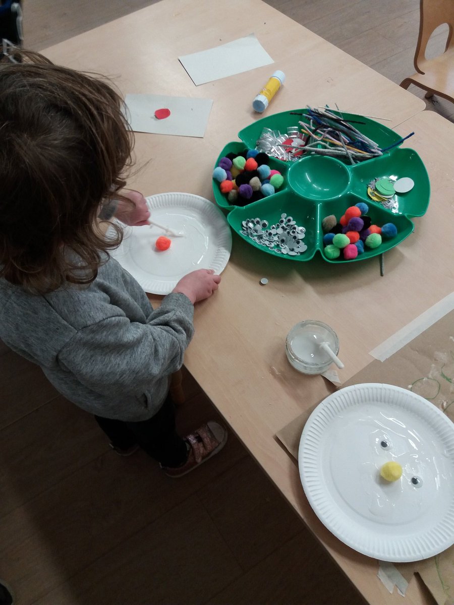 WeePansNursery's tweet image. In room C we have been looking at faces and have made our own using  paper plates, pom poms and pipe cleaners.
#earlyyears 
#creativefaces
