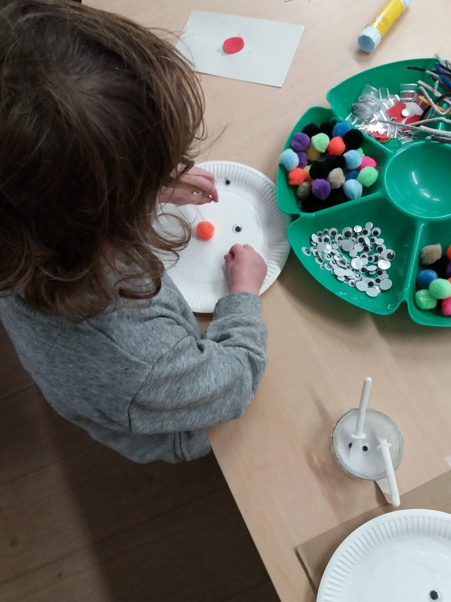 WeePansNursery's tweet image. In room C we have been looking at faces and have made our own using  paper plates, pom poms and pipe cleaners.
#earlyyears 
#creativefaces