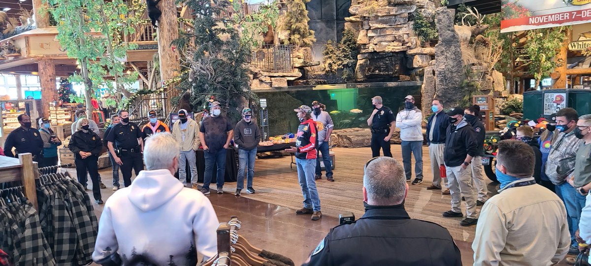 AuroraPD's tweet photo. Thank you to @BassProDenver for hosting this summers #AnglingWithOfficers program. We're not trying to brag or anything, but our officers competed against numerous other metro area agencies & WON by having the highest total fish weight! Thank you, pro-fisherman Jack Winters! https://t.co/2KcVWxHjKQ