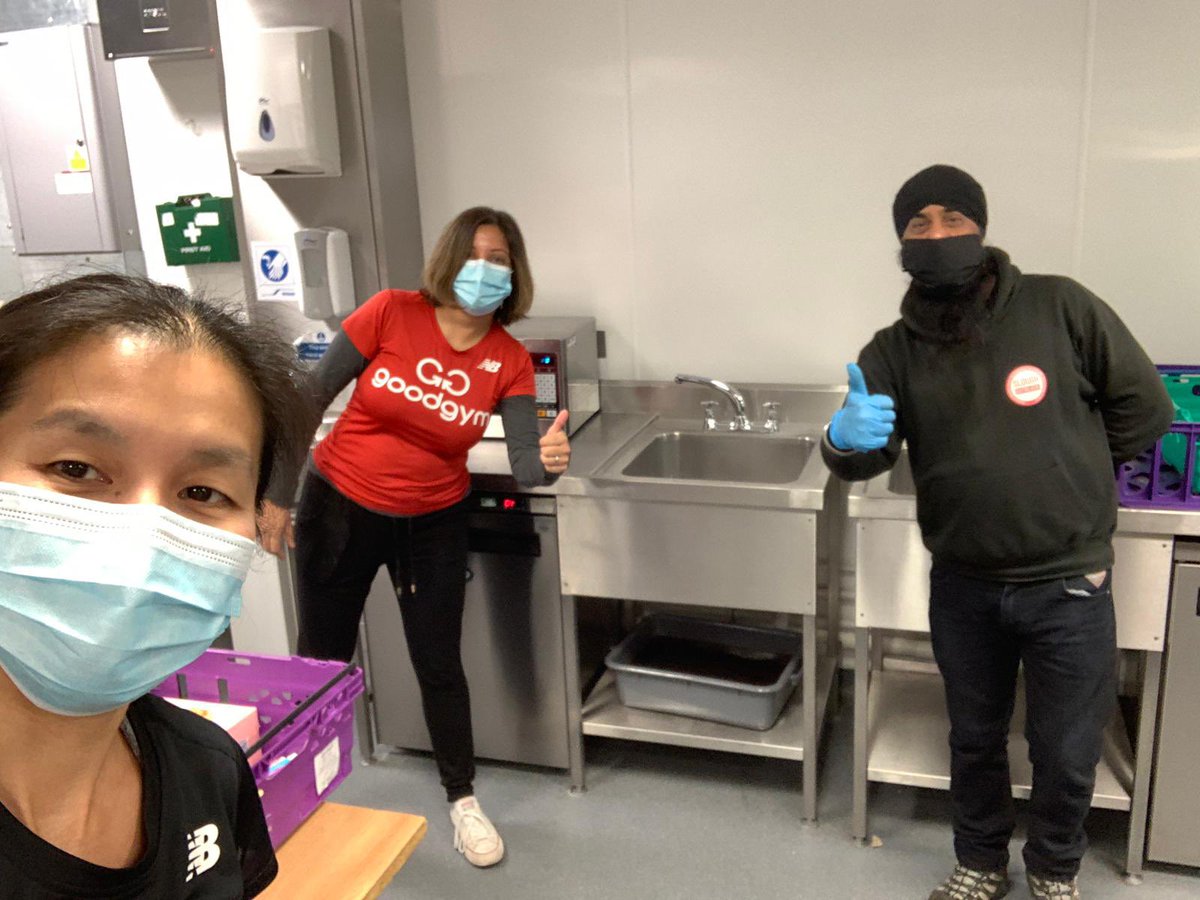 GoodGymSlough's tweet photo. #Monday lunchtime service #helping @SloughOutreach to get #foodparcels ready for those in need https://t.co/ZUz2qQFY9C