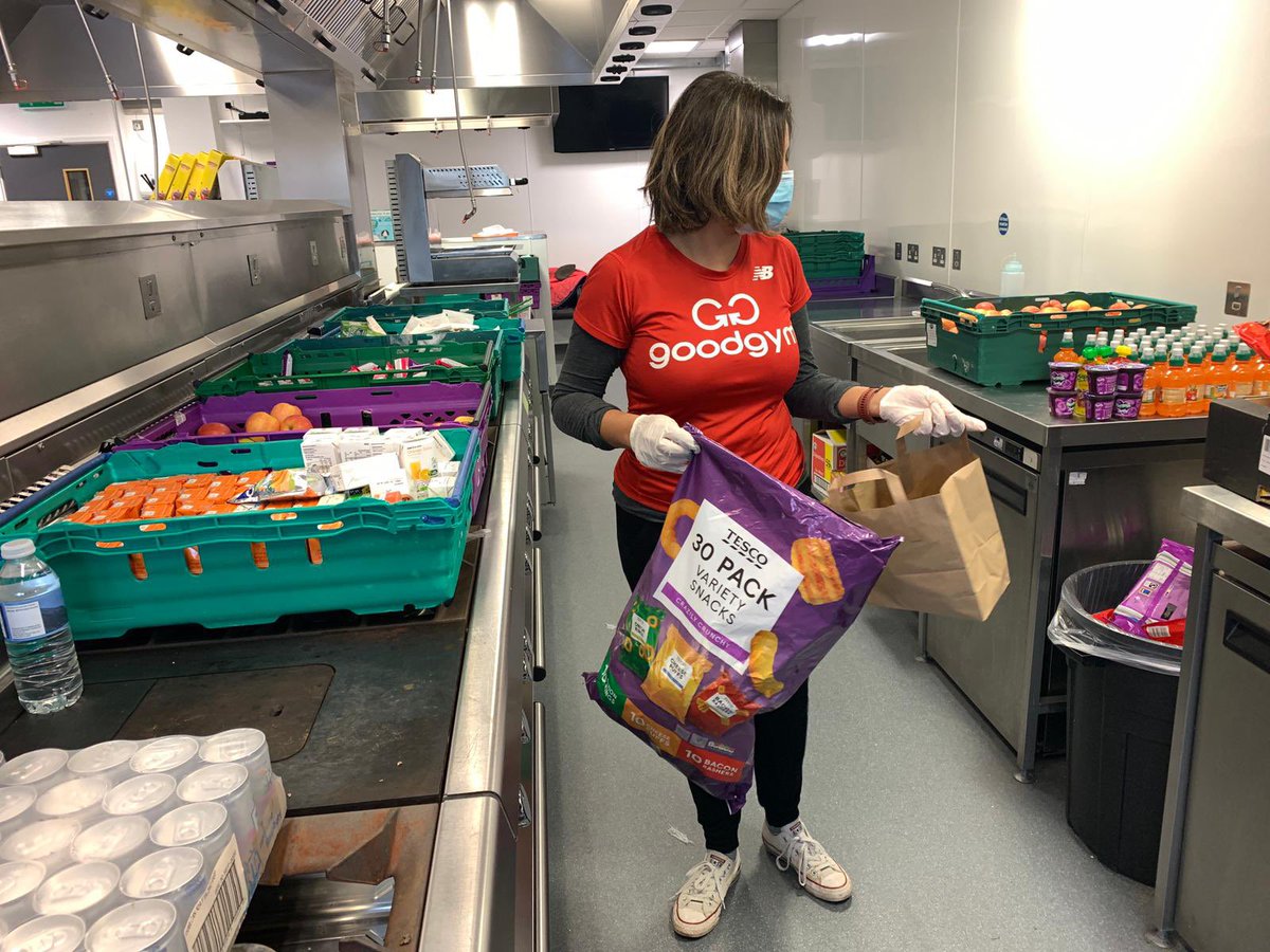 GoodGymSlough's tweet photo. #Monday lunchtime service #helping @SloughOutreach to get #foodparcels ready for those in need https://t.co/ZUz2qQFY9C