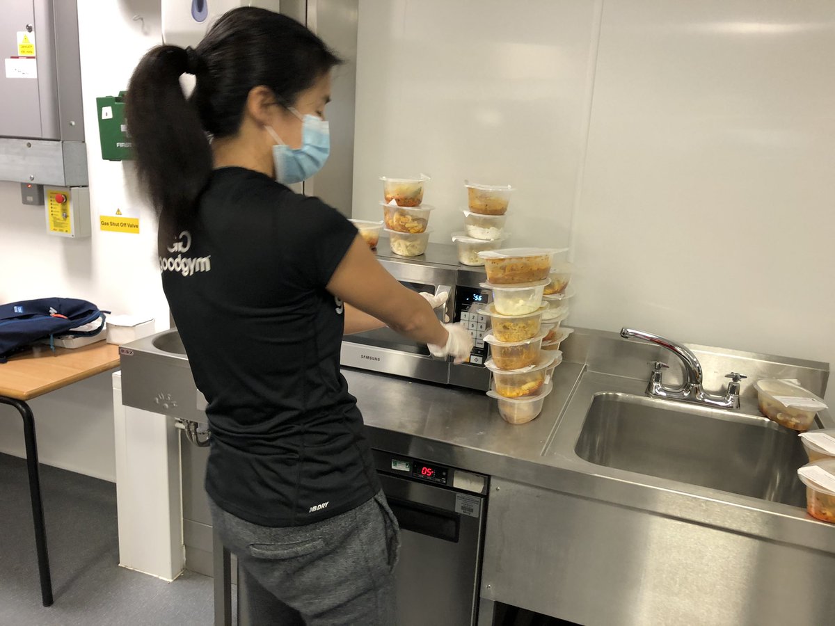 GoodGymSlough's tweet photo. #Monday lunchtime service #helping @SloughOutreach to get #foodparcels ready for those in need https://t.co/ZUz2qQFY9C