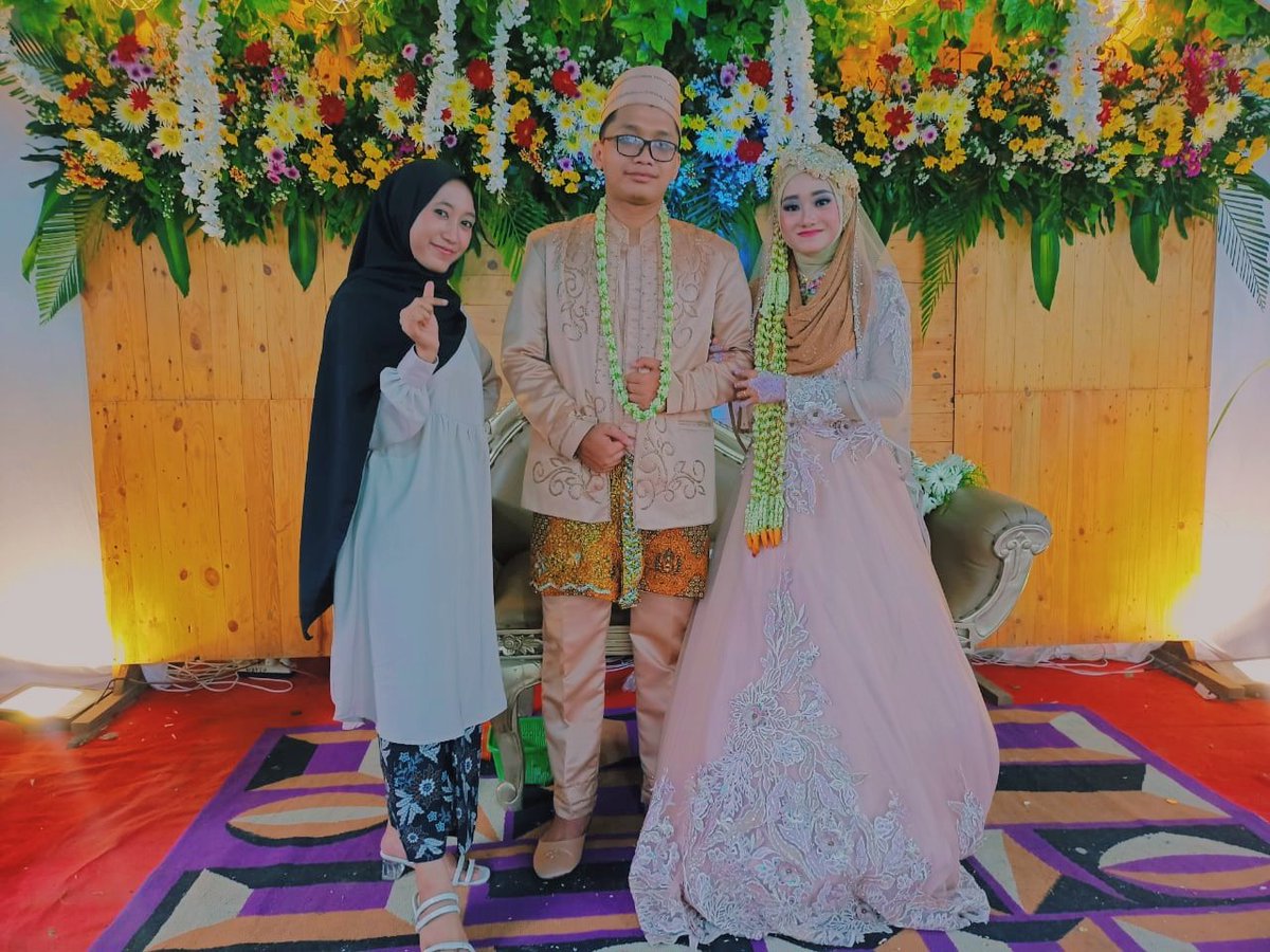 ME_MI2698's tweet photo. Happy wedding mas fahris ❤ https://t.co/fNusYP3ip4