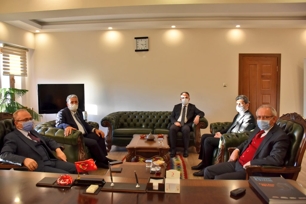 Türkiye Maarif Vakfı Başkanı Sn. Prof. Dr. <a href="/Birol_Akgun/">Birol Akgün 🇹🇷</a>, Mütevelli Heyeti Üyesi Sn. Prof. Dr. <a href="/AEBilgili/">Ahmet Emre Bilgili</a> ve Yönetim Kurulu Üyesi Sn. <a href="/KayaNedim/">Nedim Kaya</a>, İl Milli Eğitim Müdürümüz Sn. <a href="/CoskunESEN57/">Coşkun ESEN</a> 'i ziyaret ettiler. Nazik ziyaretleri için teşekkür ederiz.
#EğitimeDeğer #MaarifOkulları