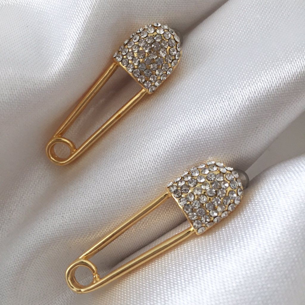 vinajeweIry's tweet photo. Zirkon taşlı anti alerjik kararmaz iğne küpeler %10 indirimli fiyatıyla satışta! 💛
online alışveriş için; https://t.co/em0oJPFg3B 
instagram; vinajewelry https://t.co/vsvx3vYqas