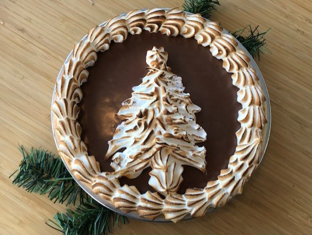 PieCloudCalgary's tweet photo. Hot Chocolate Pie, topped with marshmallow meringue. 
A Monday morning #pie moment to start your day, details on the #holiday menu at https://t.co/tvIM4zdlG2 https://t.co/luFD6JzCjX