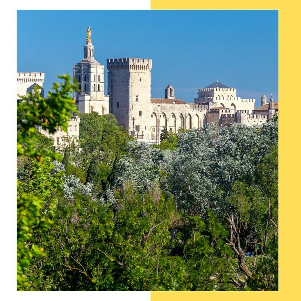 SphereImmo's tweet photo. Monument majestueux, édifié sur un promontoire rocheux au nord de la ville✨
#avignon #richesseculturelle #avignonnais #histoiredefrance #investissementimmobilier #igersavignon #monumenthistorique #palaisdespapes #southoffrance #photooftheday #immobil… https://t.co/hVtTGFc3G1 https://t.co/EKLhaWSye9