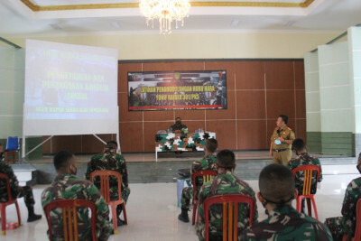 eRKSFM's tweet photo. erksNEWS - Jadi Pemateri Raider 301, Sekda Sumedang Bahas 3 Ancaman Dinamis
#Yonif #Raider #Ancaman #Latihan #Konflik #Pandemi #sumedang #erksfm #newserks
-LPPL eRKS FM-
Lihat Selengkapnya di: https://t.co/V7lrXdd6VY https://t.co/62a50auHHA
