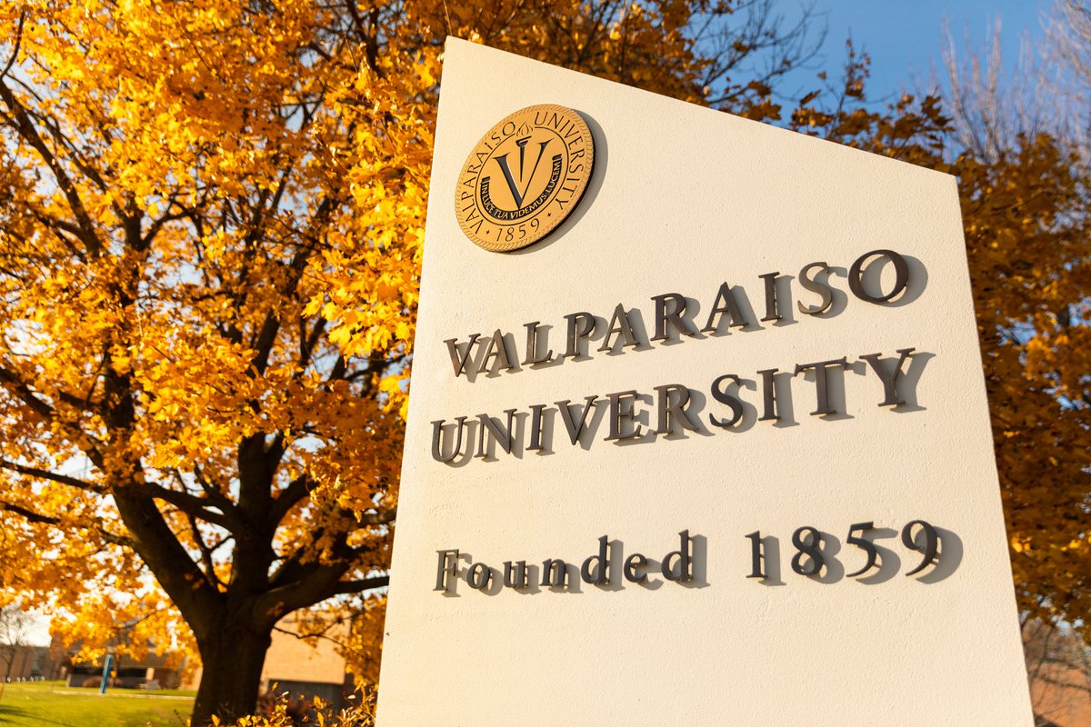 ValpoU's tweet photo. Your full potential. Our total commitment. Valpo puts your future into motion with focus &amp; guidance — in and out of the classroom. 🟡 🟤 Apply today 🔗 https://t.co/H5TLynNHhE #GoValpo https://t.co/EV1SD6MAtb