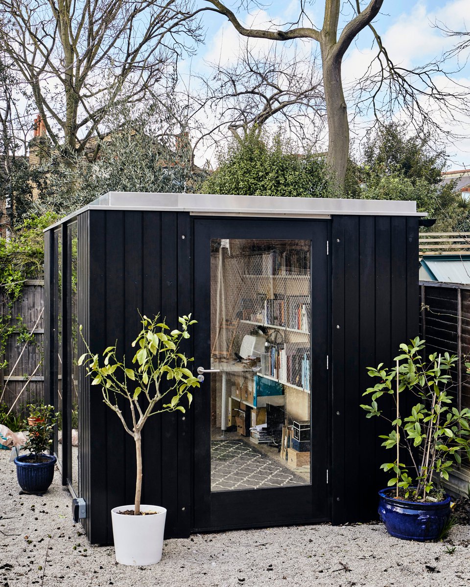 Vitsoe's tweet photo. Roald Dahl, Dylan Thomas, Virginia Woolf, Philip Pullman…the list of writers who sought solitude in the garden shed goes on. Which is where we find ‘Secret Lives of Colour’ author @kassiastclair in her @_3rdSpace studio for our latest Vitsœ Voice article: https://t.co/CZGSNDqMvi https://t.co/yFmINHbz1X