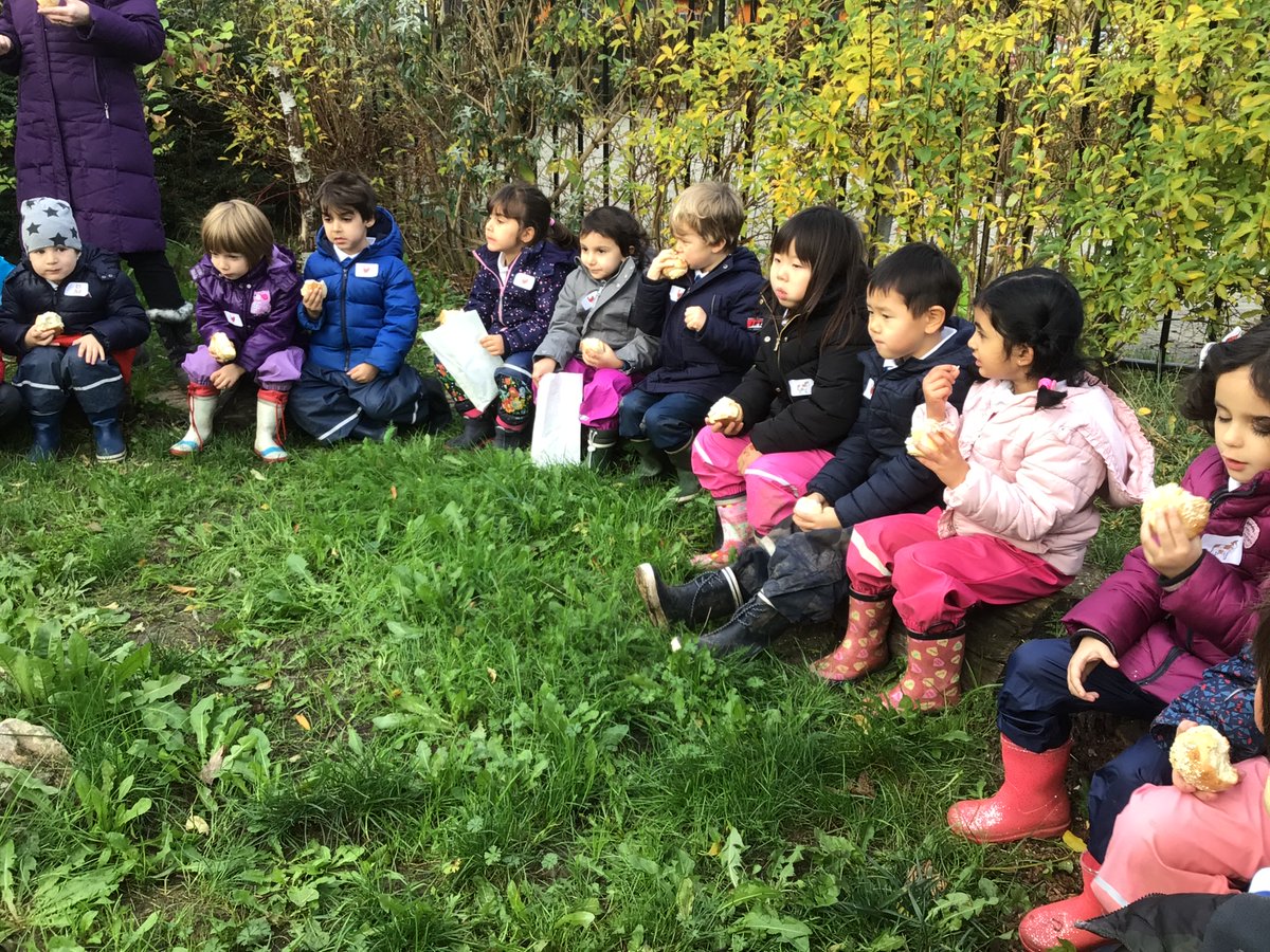 BSNJSL's tweet photo. In F2 we have been reading ‘The Little Red Hen’. Last Friday, we enjoyed lots of activities linked to our story. We made bread, built hen coops and created an obstacle course to carry the corn just like the hen in our story. #JSLF2 https://t.co/Xy4SRq1Xpy