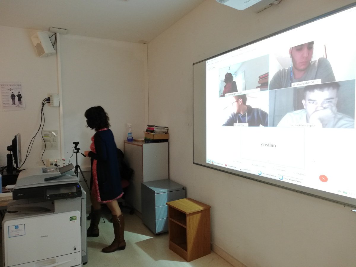 fpcatarroja's tweet photo. Alumnado de 2º #GM #Carpintería y mueble #FpCatarroja asiste a clases 💻 on-line. 
Aprenden a utilizar el autocad. Apartir del plano de producto de un módulo de cocina realizan el despiece.
@GVAlabora @GVAeducacio #Fp #Formaciónprofesional #CIPFP #Catarroja #Formacióprofessional https://t.co/DVu50D3Nno