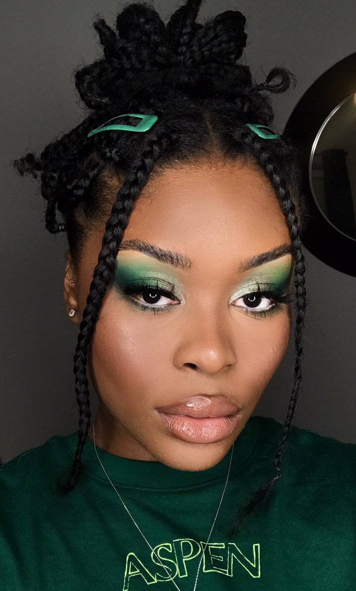 Monetshaus's tweet photo. Bali lashes are sure to amp your look. 

Model: @charimonet 

https://t.co/SY8EOIJmES https://t.co/HgXBmyYdEo