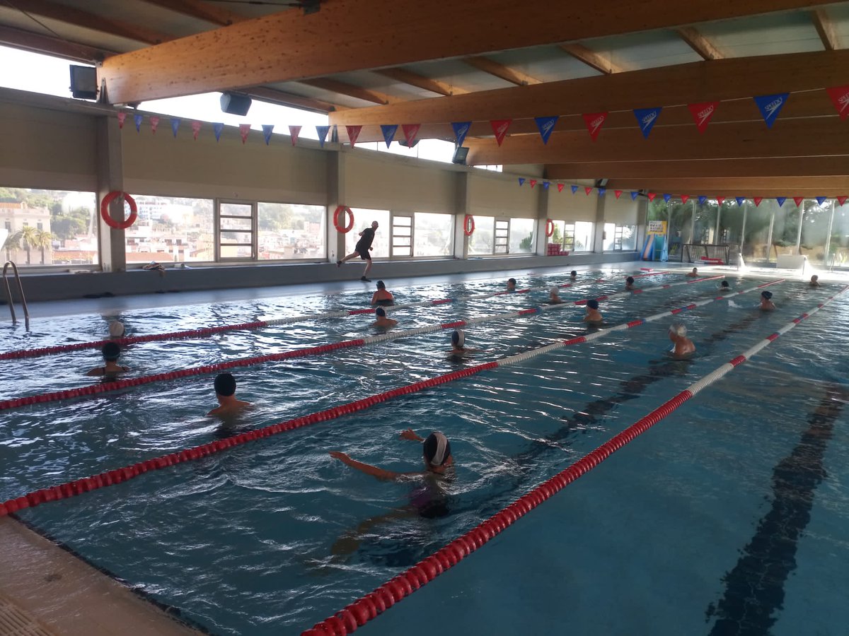 EnricDaumal's tweet photo. Primera classe després del 2n confinament, ple a rebentar!!
Feliç.
Moltíssimes gràcies a totes i tots per venir!!
#gym #piscina #aiguagym #aiguadynamic67 #ismagic #salut #normalitat https://t.co/JkceXLMoXs