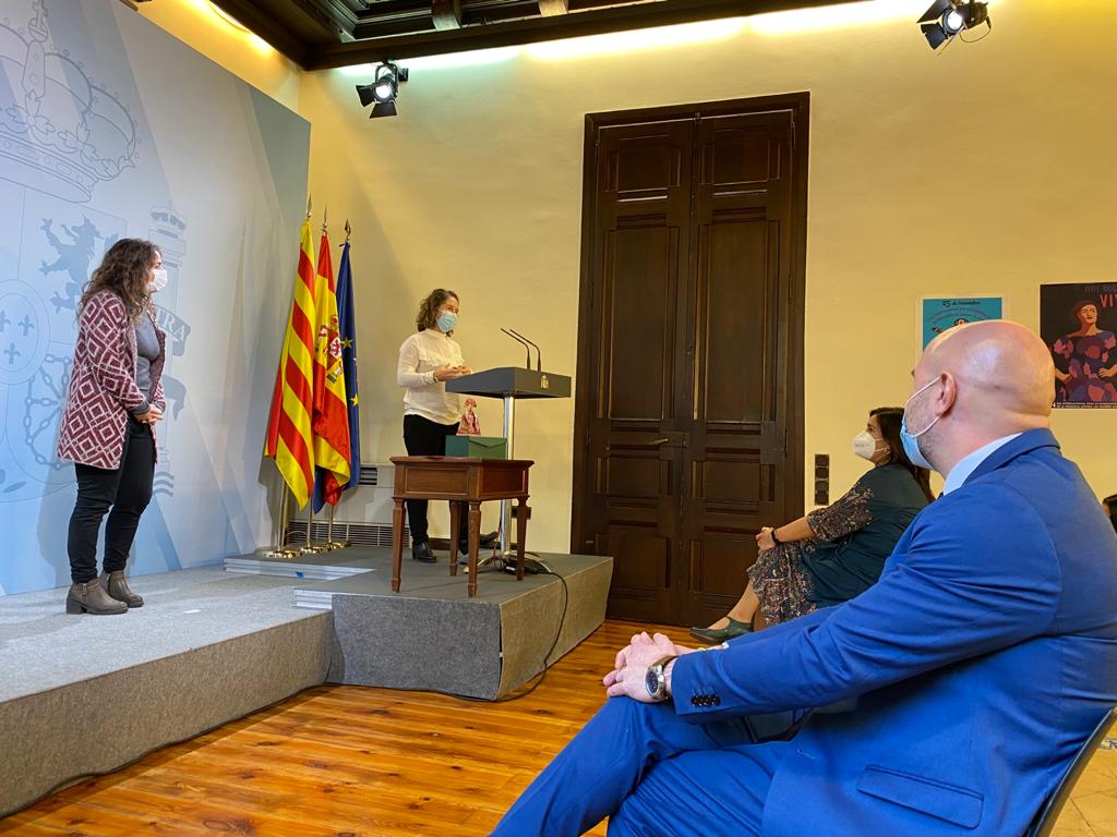 BcnGob's tweet photo. La Subdelegació del Govern a Barcelona @BcnGob distingeix al Servei d'Atenció, Recuperació i Acollida #SARA de @bcn_ajuntament amb el reconeixement Meninas 2020. Un servei ambulatori que atén persones víctimes de violència masclista https://t.co/hP755n8XXQ