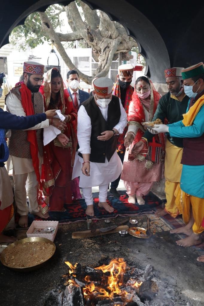 ANI's tweet photo. Himachal Pradesh: BJP National President J P Nadda today offered prayers at Naina Devi Mandir in Bilaspur. https://t.co/ShMchRoa4F