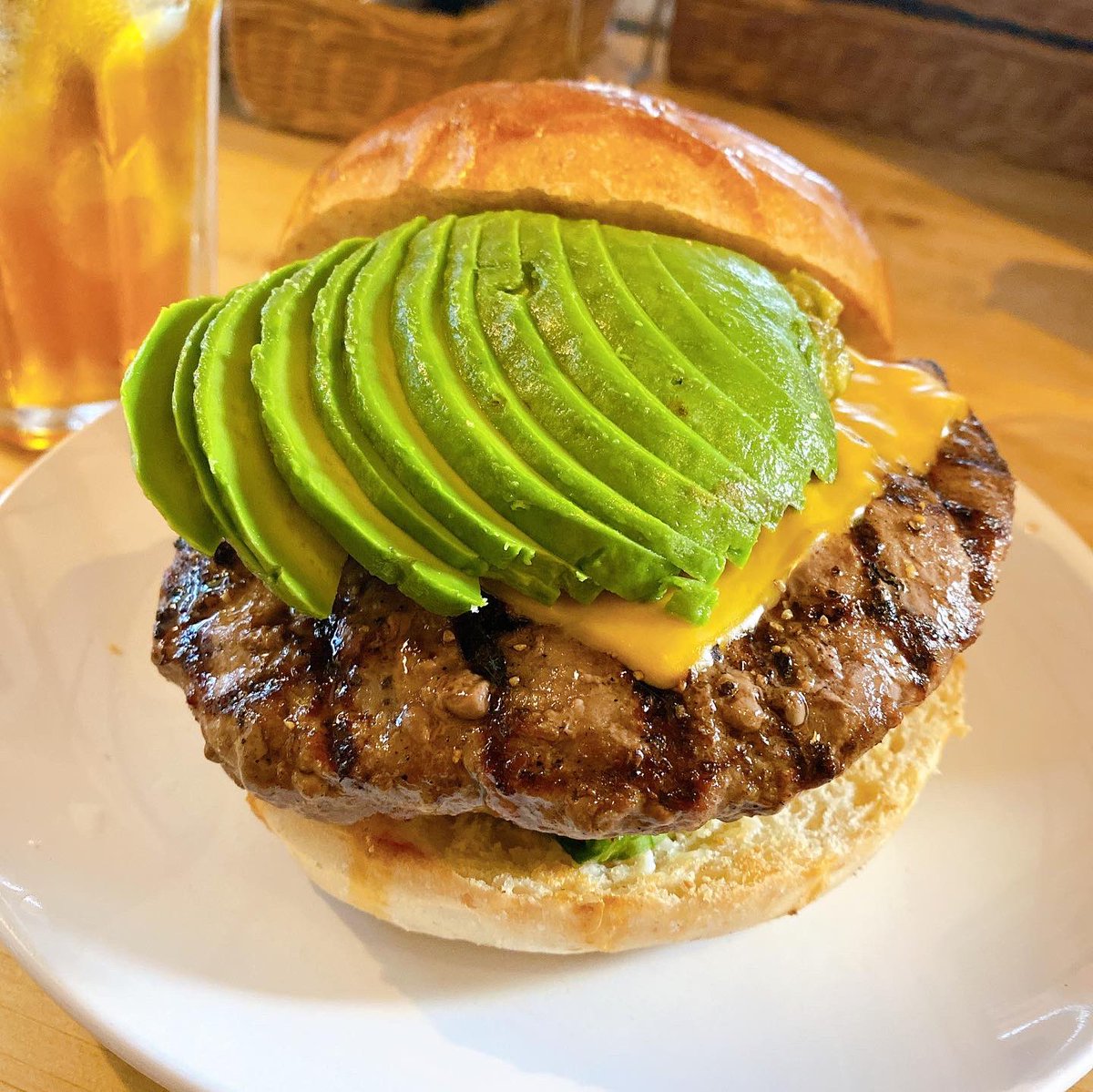 haruka1_1_1_7's tweet photo. 激うまでしたわ✨🍔
#SURFTACO #surftaco #ハンバーガー #ハンバーガー巡り https://t.co/vKqNqiv0vF