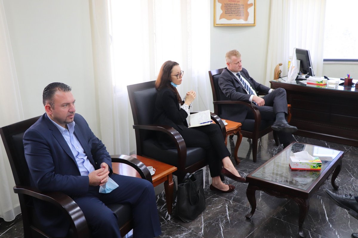 Bethlehem_PS's tweet photo. إستقبل المحامي أنطون سلمان رئيس بلدية بيت لحم ممثل جمهورية بولندا في فلسطين السفير بشمسواف شيش، حيث أكد سلمان على أهمية هذه العلاقات الإستراتيجية لأثرها على أرض الواقع، مثمناً الدور التي تلعبه بولندا في دعم المدينة.

لقراءة الخبر كاملا على موقع البلدية:
https://t.co/PPmfJ1zzPs https://t.co/5DR4VyeWb1