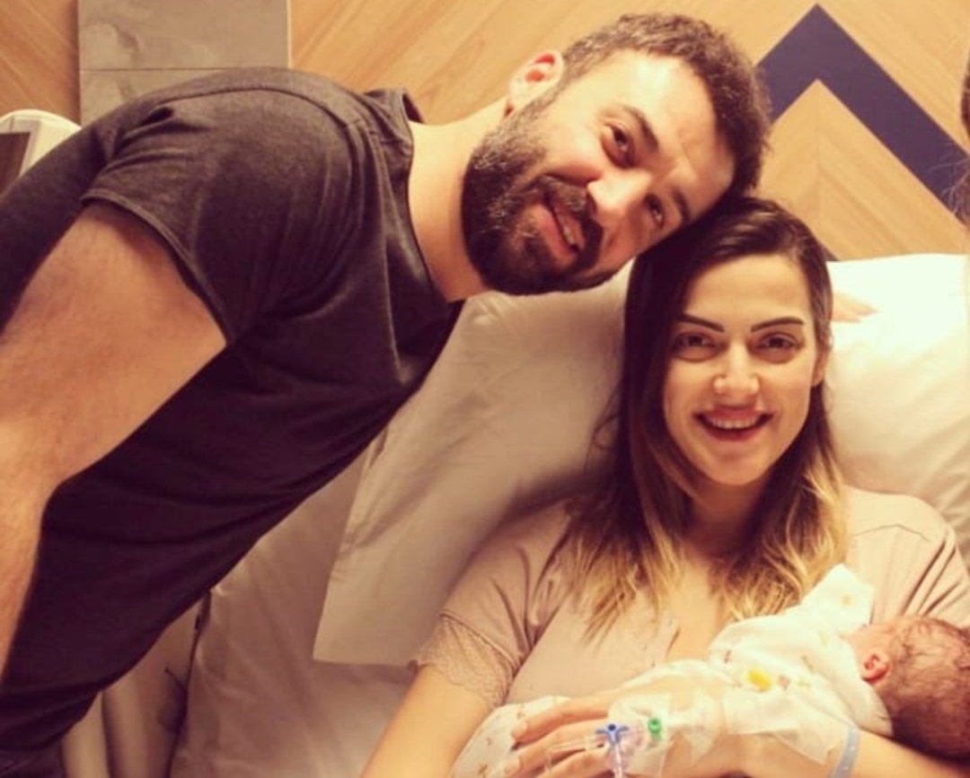 AliYldrmMx's tweet photo. completamente.

Ahora está con nosotros mi pequeño ser. Prometo cuidar, amar y ver por mi familia hasta el fin de mis días. https://t.co/q1O5FeqEoZ