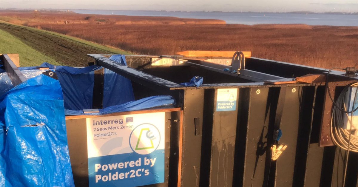 Polder2Cs's tweet photo. Rise and shine this morning. The overflow generator has been moved to the Dutch Hedwigepolder and is ready for some action in style, with new logo stickers.
#interreg2seas #branding #climateadaptation #flooddefence #emergencyresponse #hydraulics #hydraulicengineering #interreg https://t.co/dKaJBkN9Hx