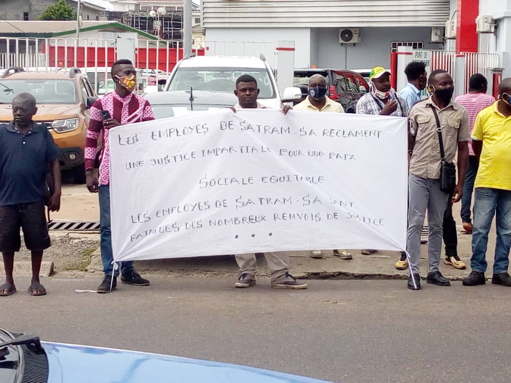 Africainlibr's tweet photo. 🇬🇦
Grève de #satram le personnel accumulent 22 mois sens salaire et 86 mort dont les travailleurs de cette société et plusieurs familles Gabonaises plongées dans l'extrême précarité en cette période de rentrée scolaire .
@ChogPyssame
@GY_MAO_
@GOMEZUlri
@_CGRi
@ELagoke https://t.co/Qdzc7jznHB