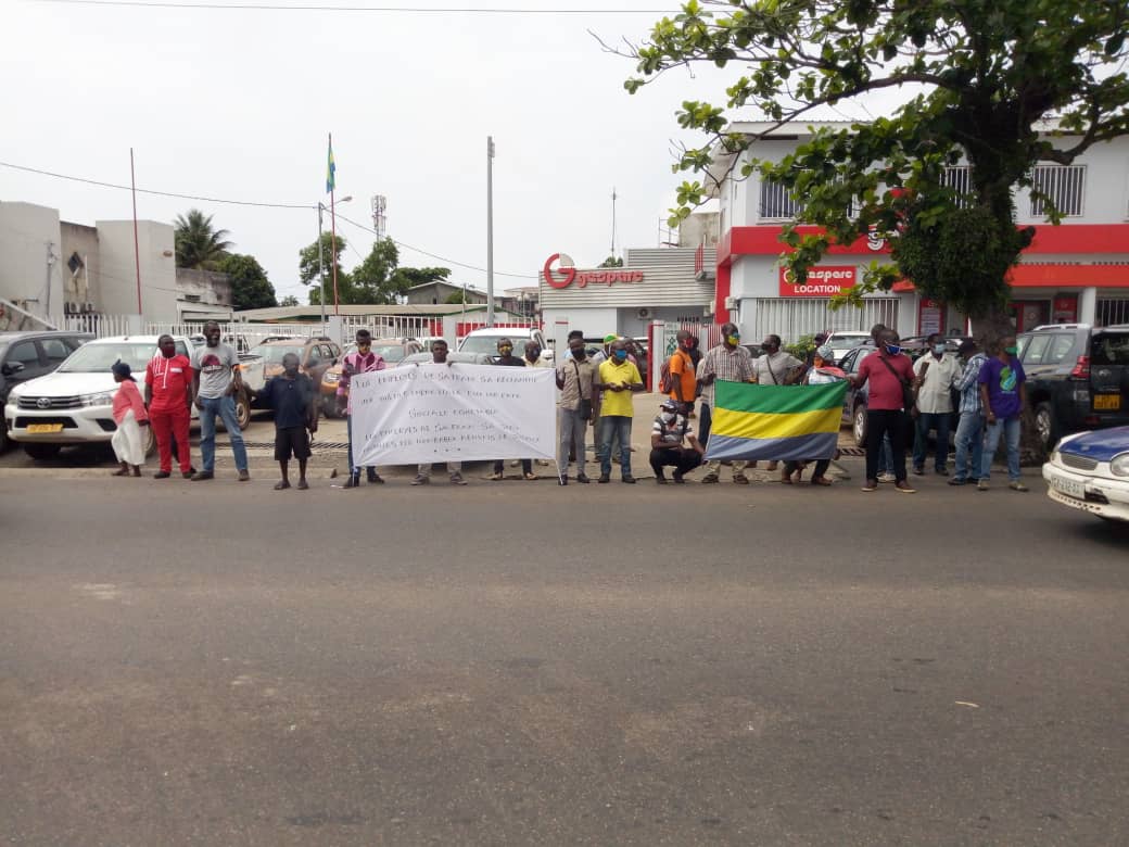 Africainlibr's tweet photo. 🇬🇦
Grève de #satram le personnel accumulent 22 mois sens salaire et 86 mort dont les travailleurs de cette société et plusieurs familles Gabonaises plongées dans l'extrême précarité en cette période de rentrée scolaire .
@ChogPyssame
@GY_MAO_
@GOMEZUlri
@_CGRi
@ELagoke https://t.co/Qdzc7jznHB