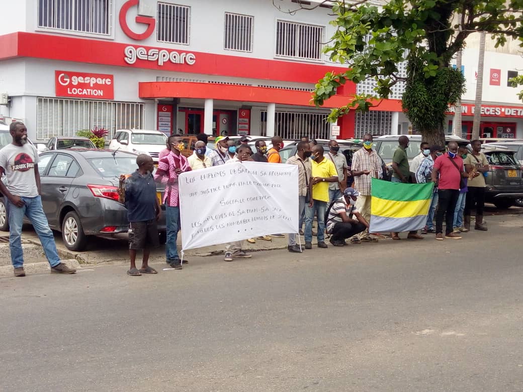 Africainlibr's tweet photo. 🇬🇦
Grève de #satram le personnel accumulent 22 mois sens salaire et 86 mort dont les travailleurs de cette société et plusieurs familles Gabonaises plongées dans l'extrême précarité en cette période de rentrée scolaire .
@ChogPyssame
@GY_MAO_
@GOMEZUlri
@_CGRi
@ELagoke https://t.co/Qdzc7jznHB