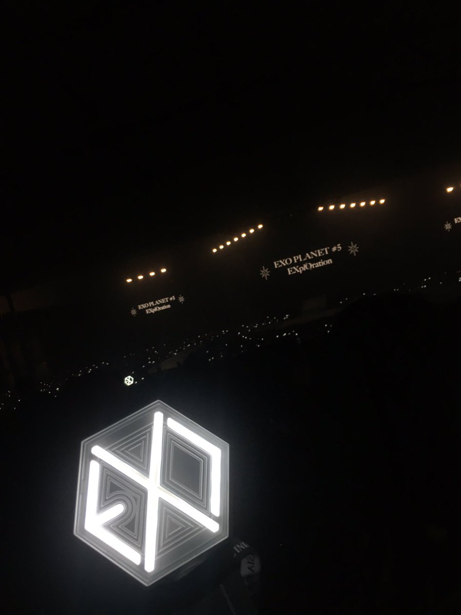 __mpaw__'s tweet photo. its been a year but still feels like a dream 🥺
#EXplOrationinJKT #EXplOrationinJakarta
#EXO @weareoneEXO https://t.co/rgTPyUSP9Z