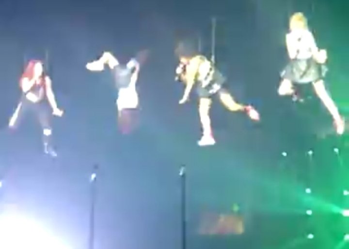 shiningmixer's tweet photo. DUA LIPA                         LITTLE MIX
LEVITATING                  LEVITATING https://t.co/mQ6BMMLSDb