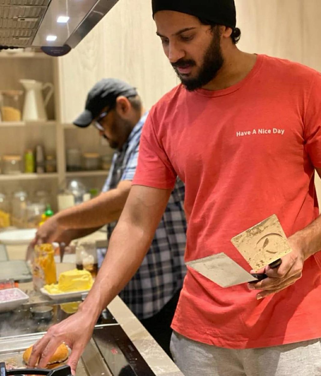 dQEffectzKerala's tweet photo. Foodie 😌🤤 

@dulQuer  Latest With #DJSekhar 🎉
#DulquerSalmaan #Kurup #HeySinamika https://t.co/4woEViTIC1