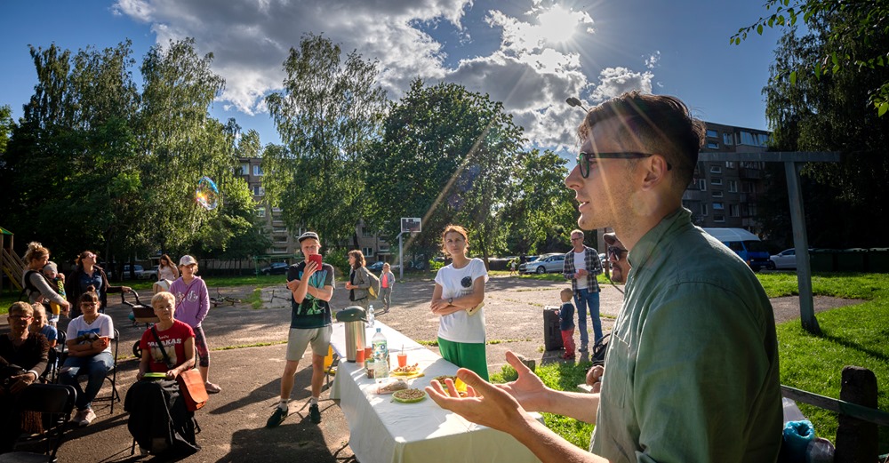 ForMurals's tweet photo. Our project on the @baltic_news for the most important mass media of Lithuania. The title of the article says "Street Art in Europe Brings Communities Together". 
 
https://t.co/X31FFPPFkL https://t.co/bcjbuUpbWE
