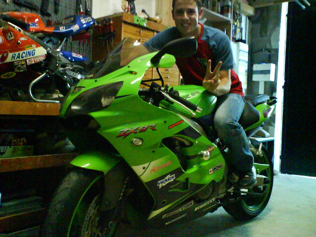 FREINZEN1's tweet photo. J'ai retrouvé une photo d'archive. Freinzen en Août 2007, ça date...  Moto Kawasaki ZX9R 😜 Bonne semaine les amis ❤❤🏍

#freinzen #moto #enduro #cross #supermotard #sportiveroute  #kawasaki #kawasakiz900 #freinzenyoutubermoto #ktm #youtube #youtubers https://t.co/6cqZLxTP3t