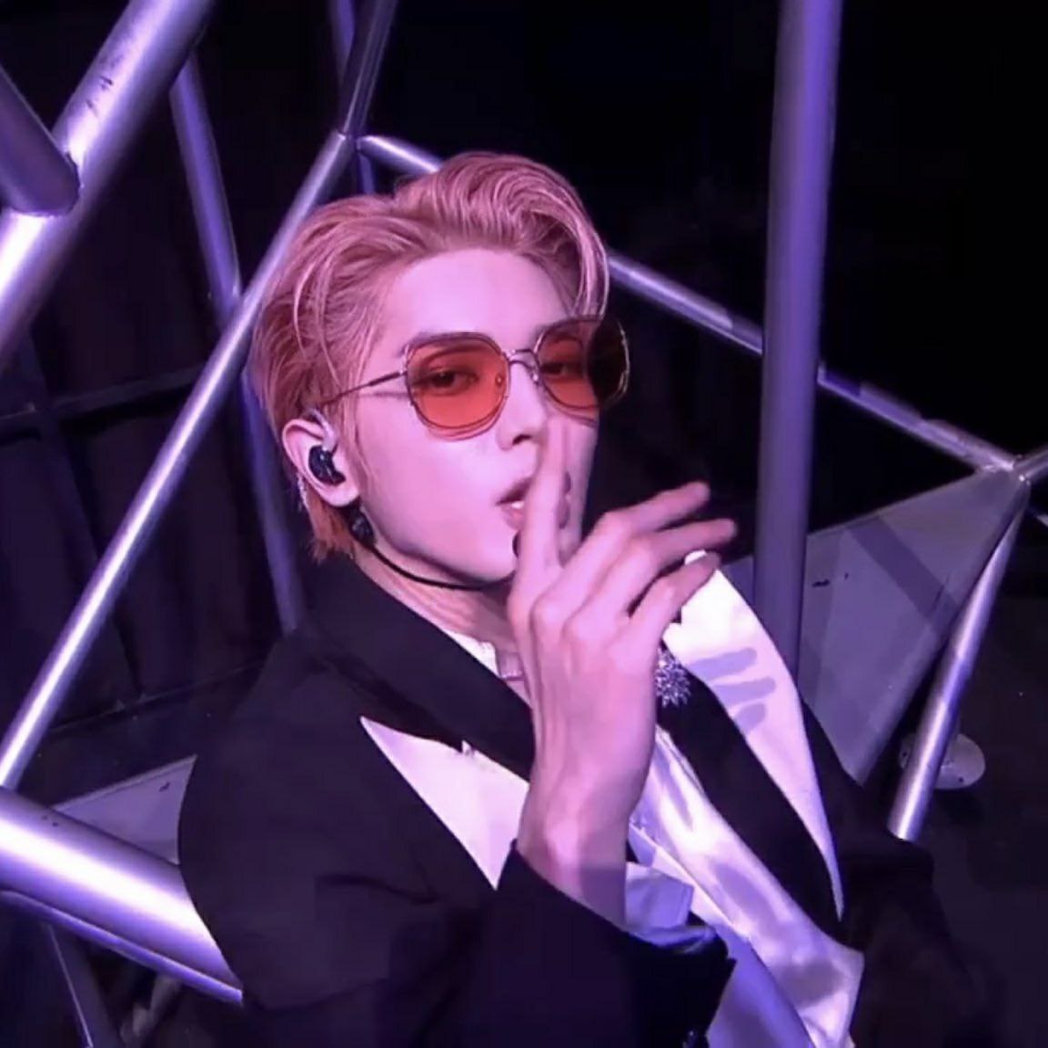my mom: they look like girlthey: